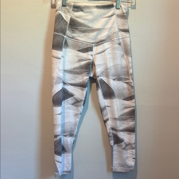 Zella XS Grey and White Cropped Leggings High-Waist Performance - Picture 1 of 10